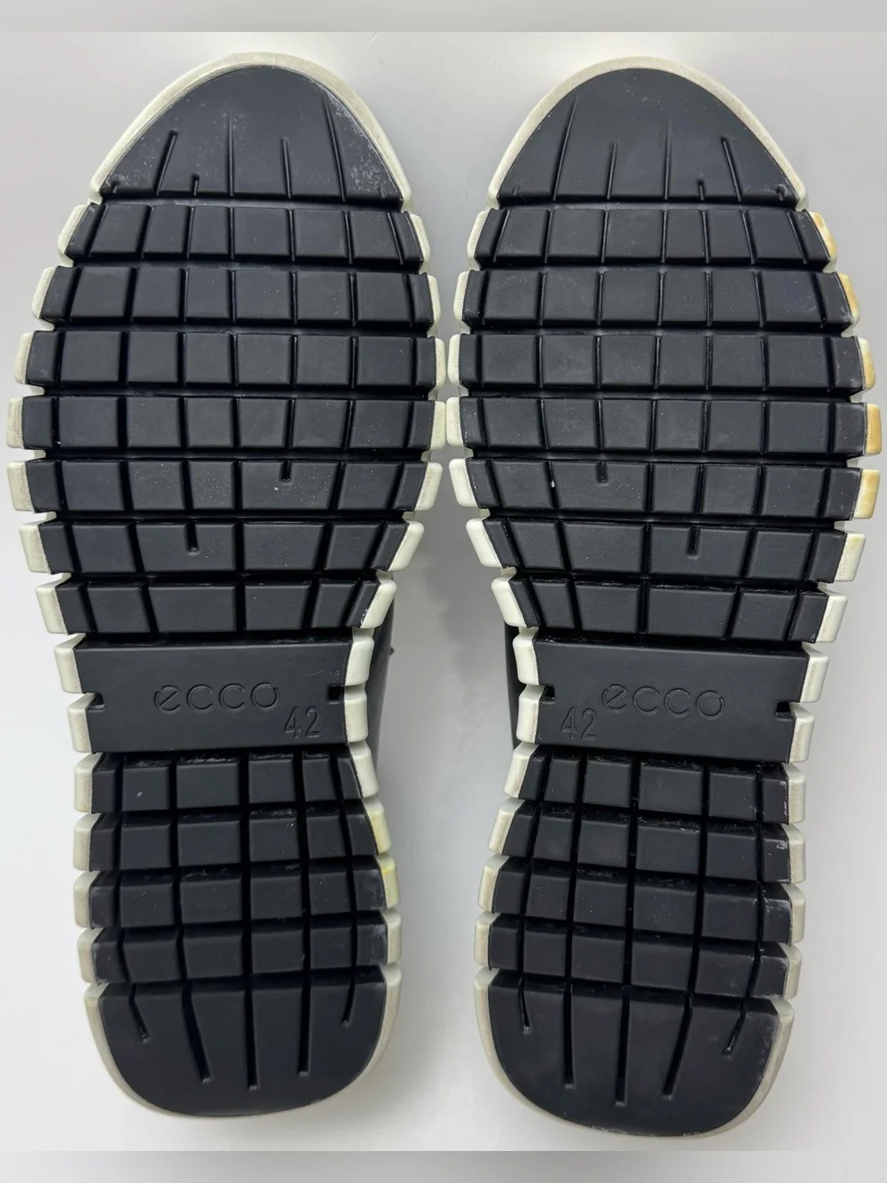 ECCO GRUUV Women's Black Leather Sneakers - EU 42 -US 11-11.5